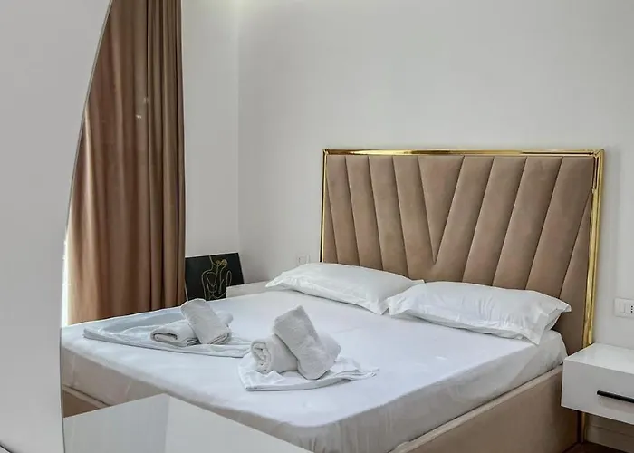 Lux At Arlis 公寓 地拉那