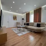 Lux At Arlis דירה טיראנה