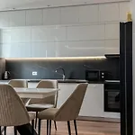 Lux At Arlis דירה