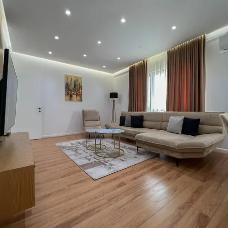 Lux At Arlis 公寓 地拉那