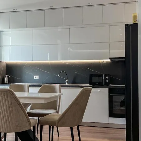 Lux At Arlis Apartament