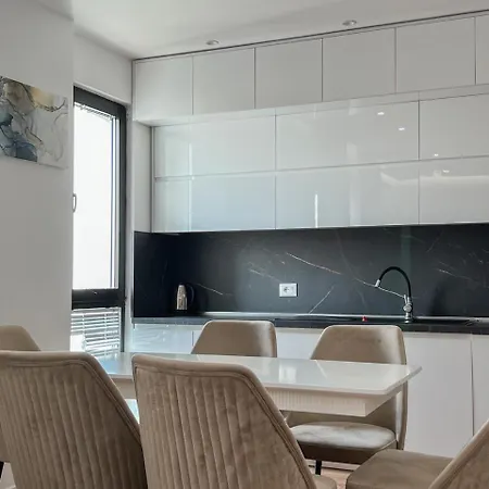 Lux At Arlis 公寓 地拉那