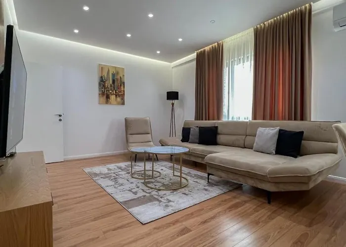 Lux At Arlis アパート ティラナ