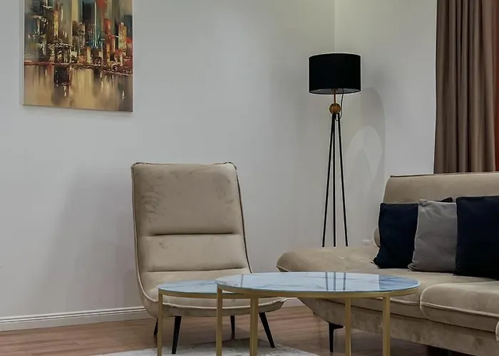 Lux At Arlis Apartament *